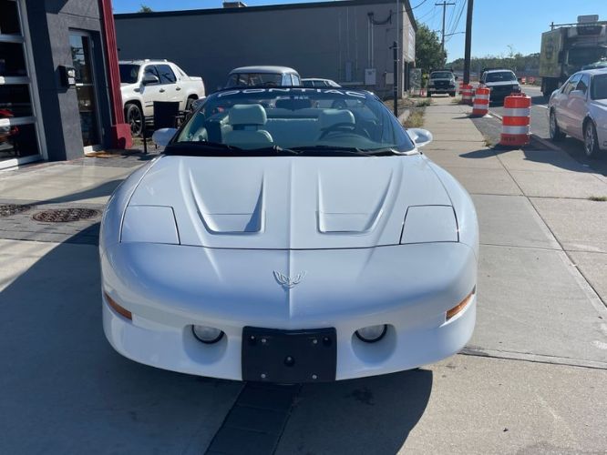 Pontiac-Firebird-1995-White-White-Leather-4