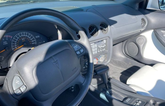 Pontiac-Firebird-1995-White-White-Leather-5
