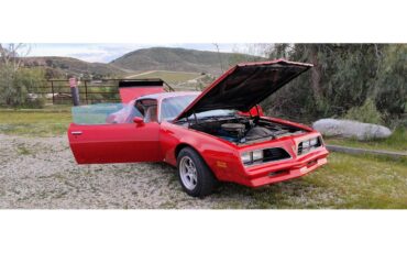 Pontiac-Firebird-formula-1978-Red-with-Black-Strip-Tan-1