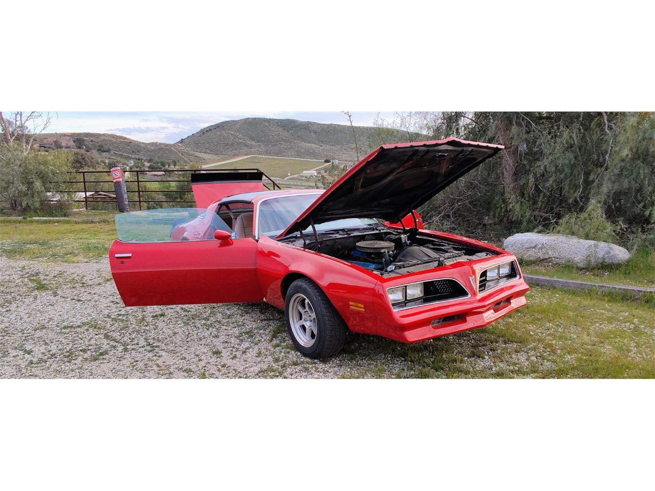 Pontiac-Firebird-formula-1978-Red-with-Black-Strip-Tan-1