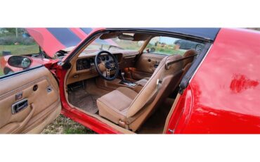 Pontiac-Firebird-formula-1978-Red-with-Black-Strip-Tan-11