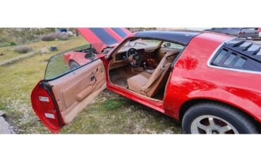 Pontiac-Firebird-formula-1978-Red-with-Black-Strip-Tan-20