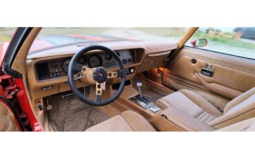 Pontiac-Firebird-formula-1978-Red-with-Black-Strip-Tan-21
