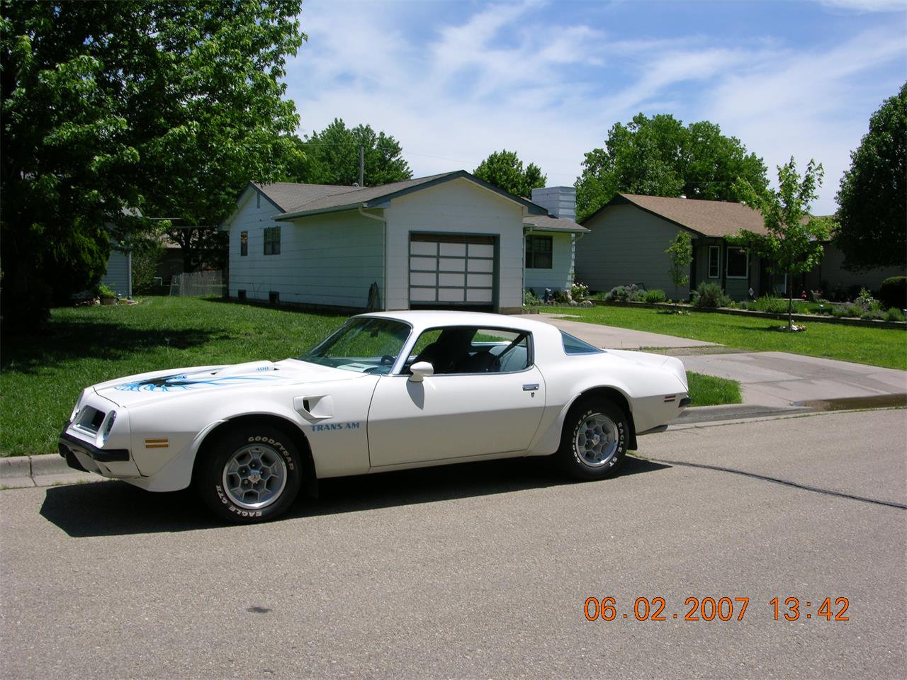 Pontiac-Firebird-trans-am-1975-White-baby-blue-4