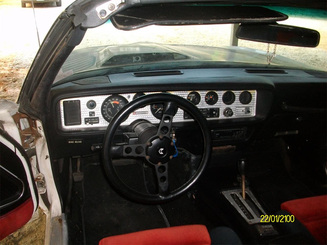 Pontiac-Firebird-trans-am-1981-White-Black-Red-4