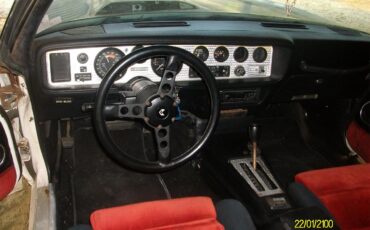 Pontiac-Firebird-trans-am-1981-White-Black-Red-5