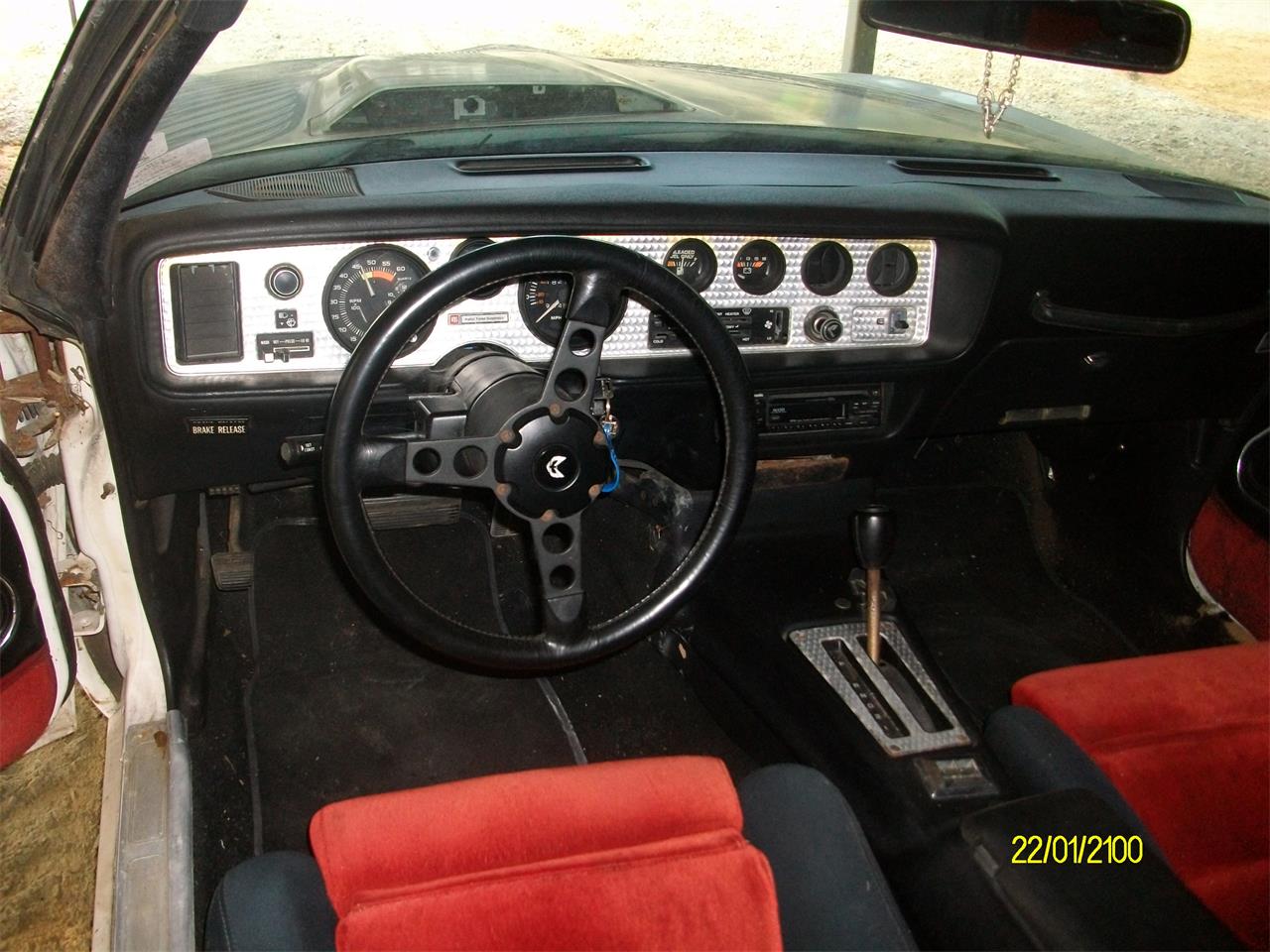 Pontiac-Firebird-trans-am-1981-White-Black-Red-5