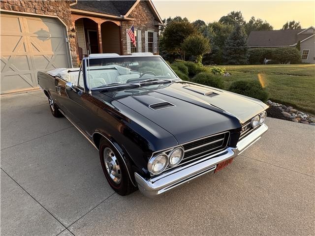Pontiac-GTO-1964-2-Door-Convertible-17
