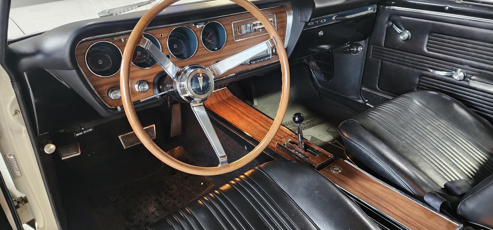 Pontiac-GTO-1967-2-dr-28
