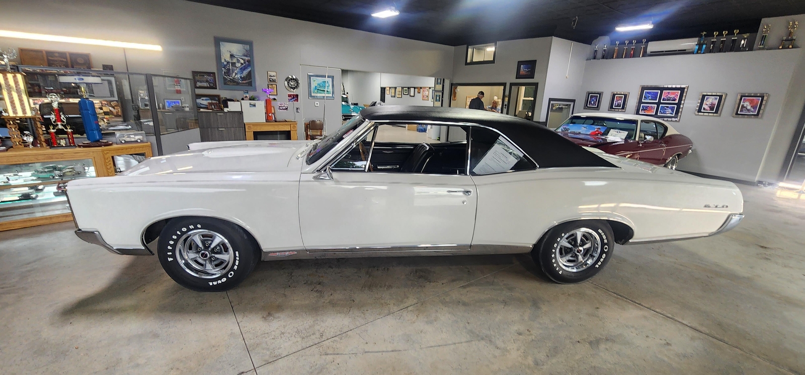 Pontiac-GTO-1967-2-dr