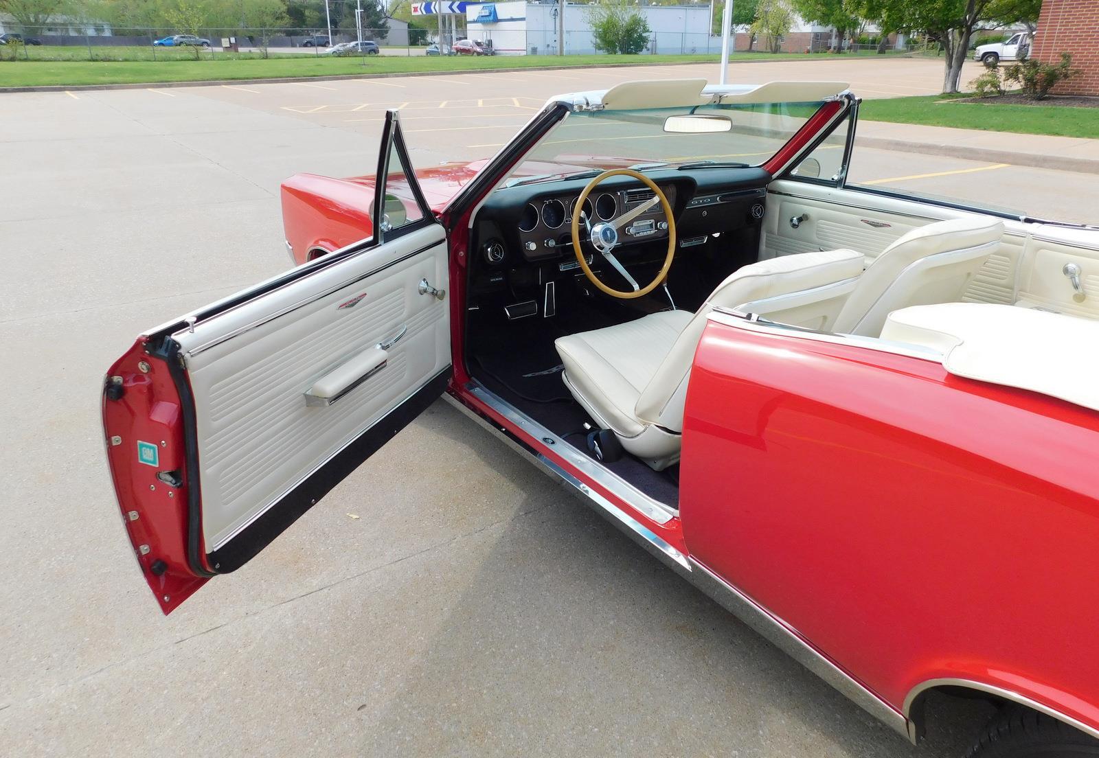 Pontiac-GTO-1967-CONVERTIBLE-27