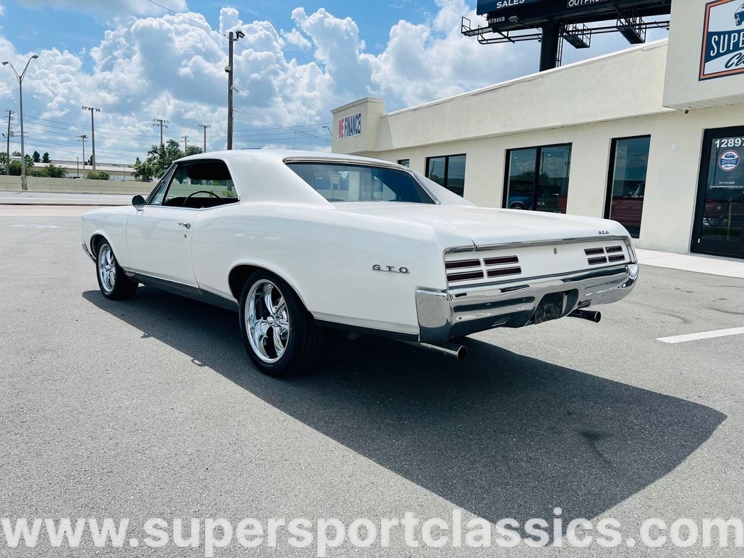 Pontiac-GTO-1967-Coupe-2