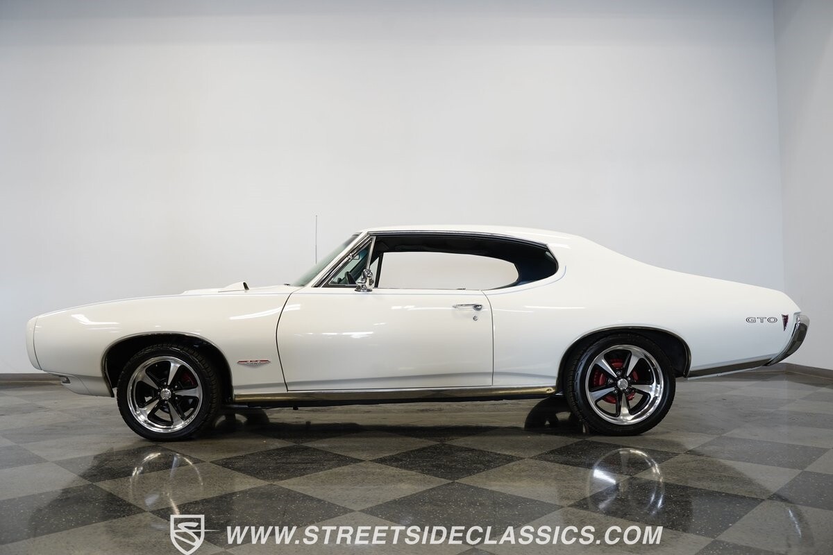 Pontiac-GTO-1968-Coupe-2