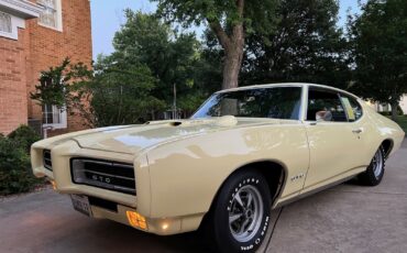 Pontiac-GTO-1969-Coupe
