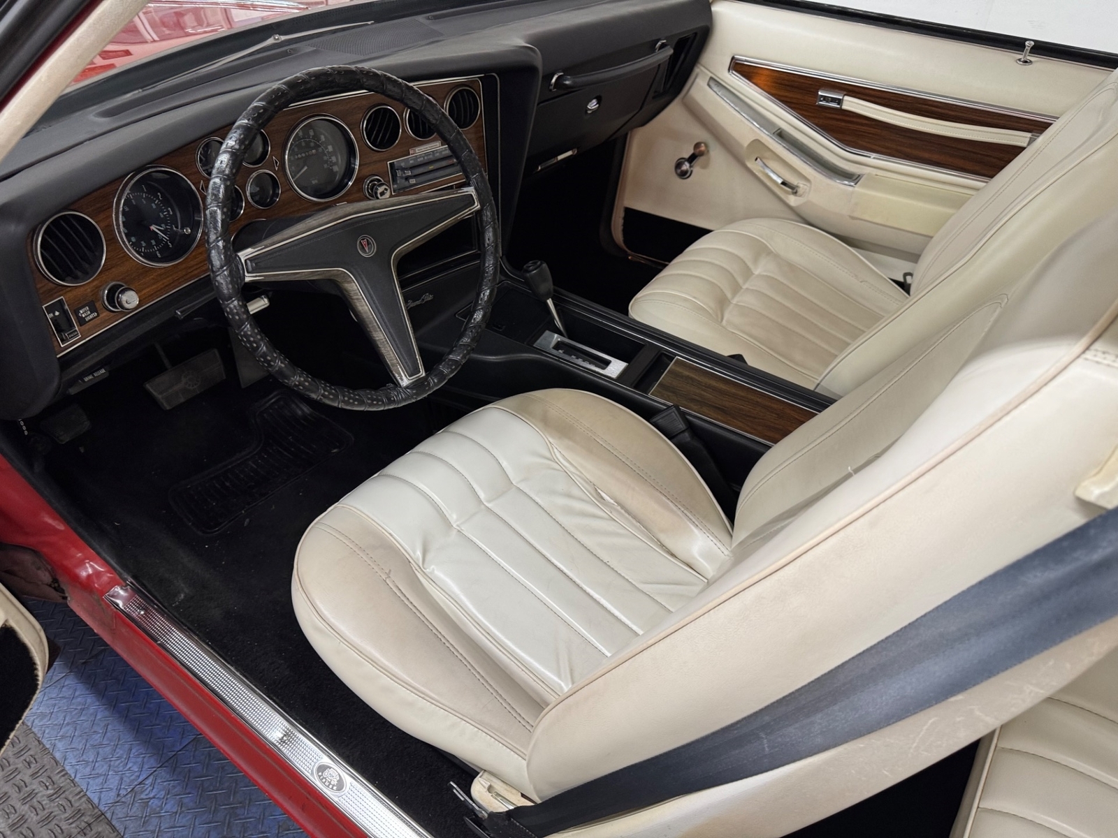 Pontiac-Grand-Prix-1977-2-Door-14