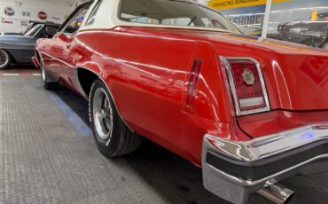 Pontiac-Grand-Prix-1977-2-Door-21