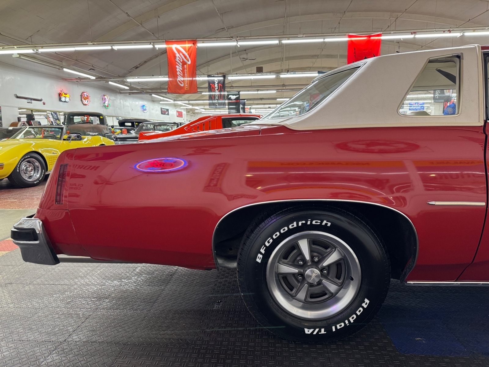 Pontiac-Grand-Prix-1977-2-Door-24