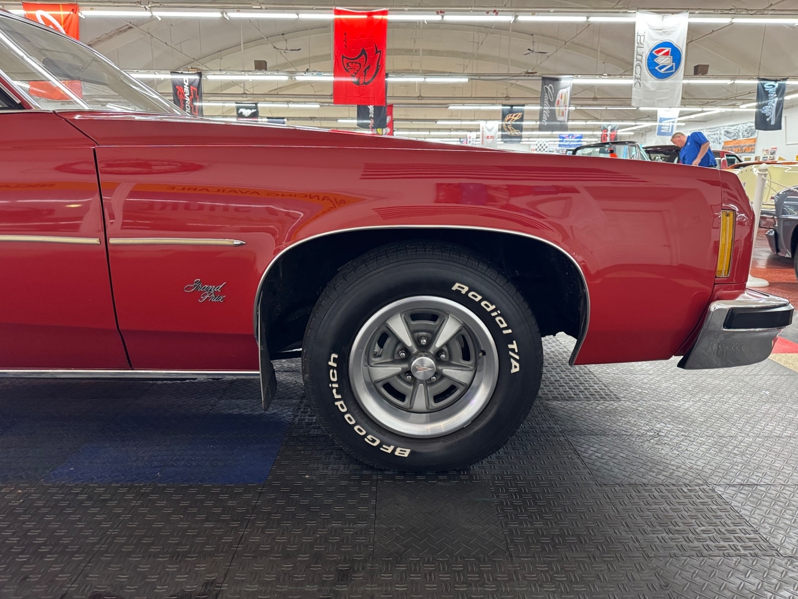 Pontiac-Grand-Prix-1977-2-Door-26