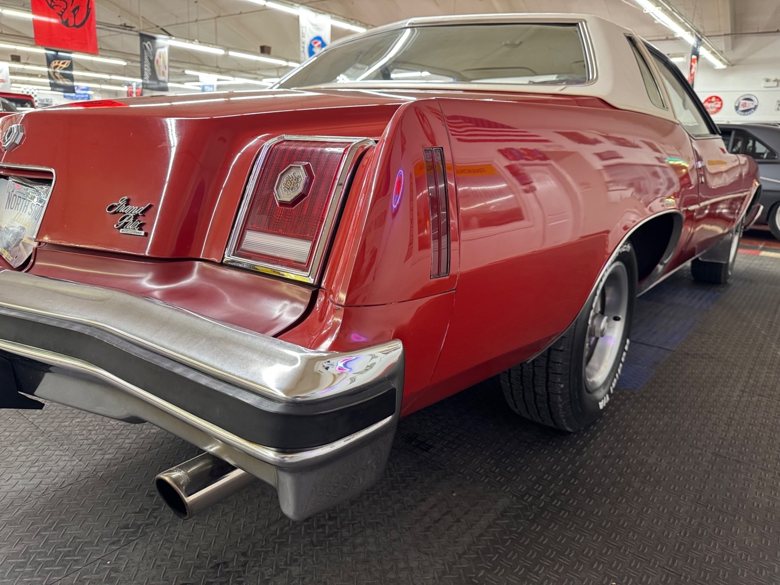 Pontiac-Grand-Prix-1977-2-Door-27