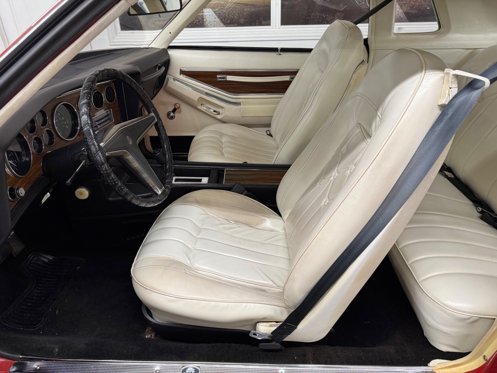 Pontiac-Grand-Prix-1977-2-Door-28