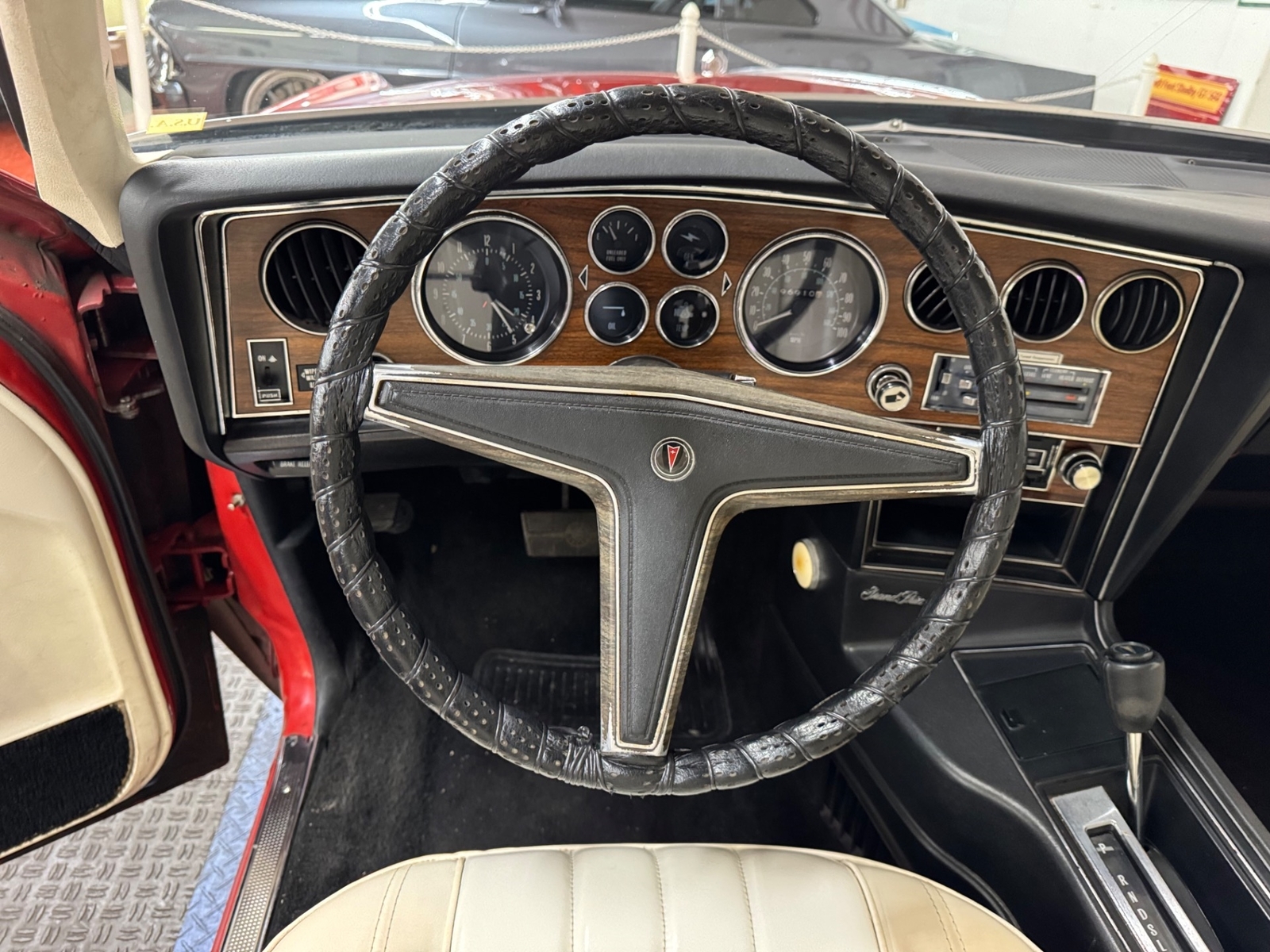Pontiac-Grand-Prix-1977-2-Door-29