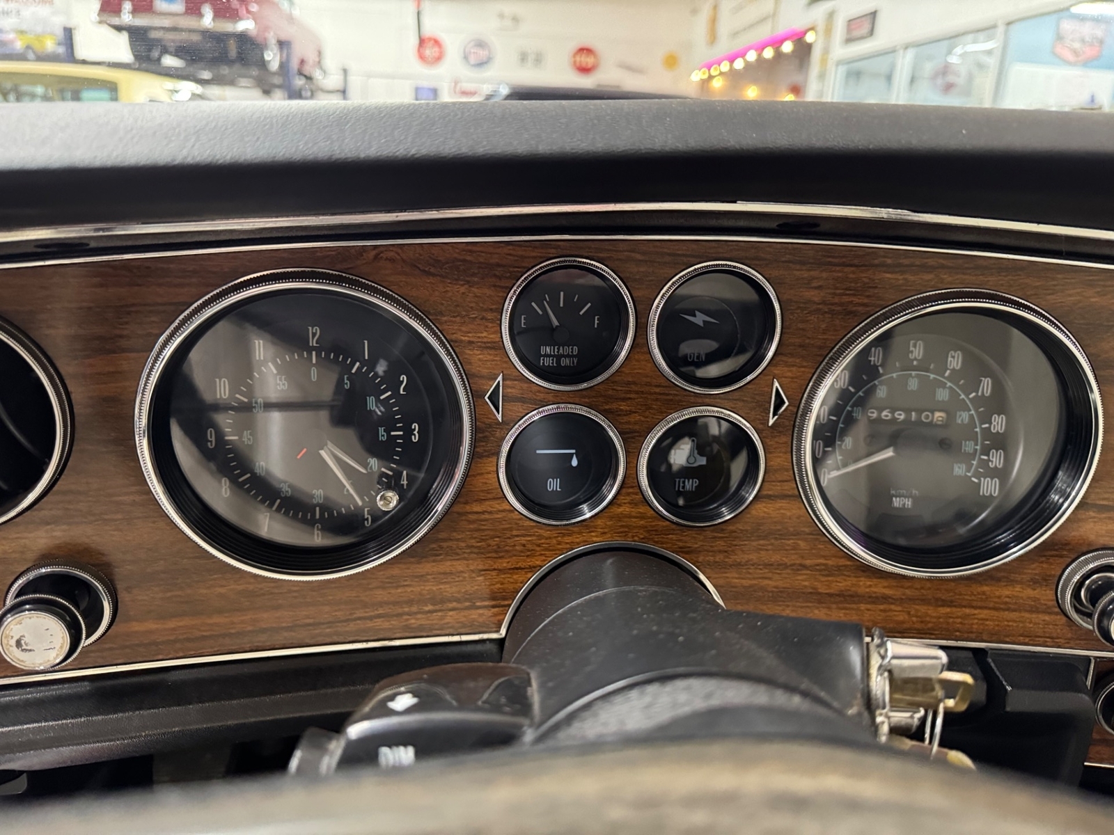 Pontiac-Grand-Prix-1977-2-Door-30