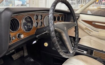 Pontiac-Grand-Prix-1977-2-Door-31