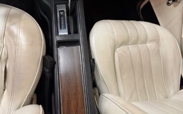 Pontiac-Grand-Prix-1977-2-Door-33