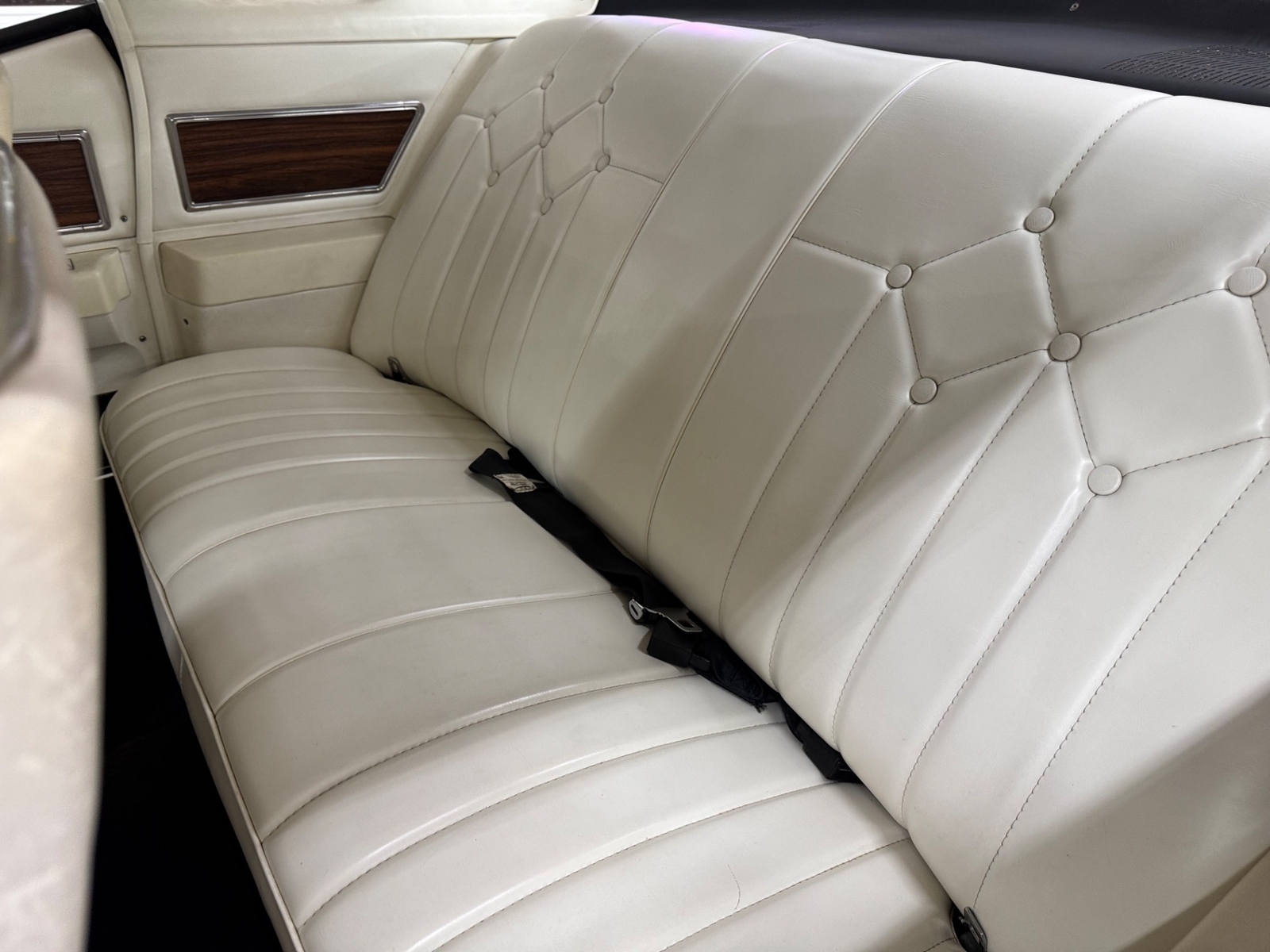 Pontiac-Grand-Prix-1977-2-Door-37