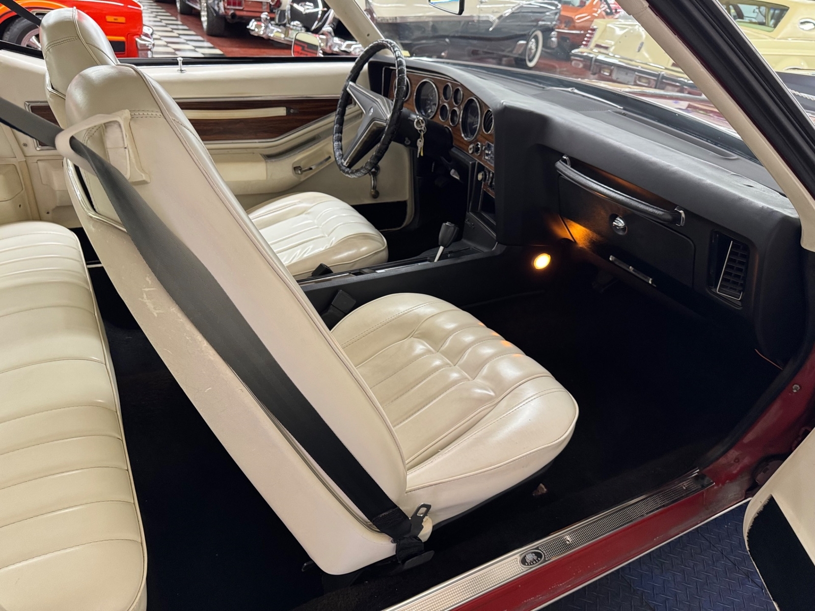 Pontiac-Grand-Prix-1977-2-Door-38
