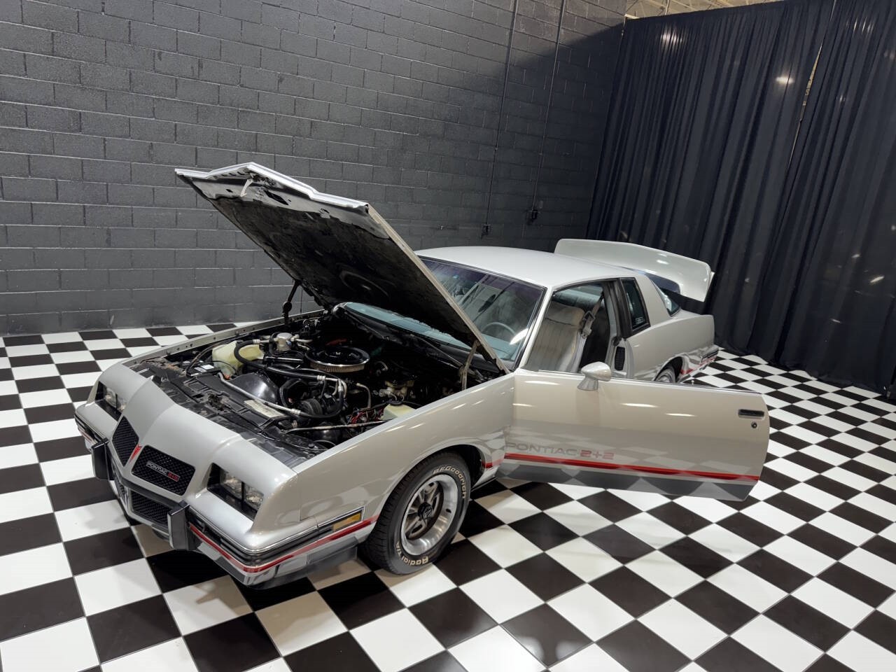 Pontiac-Grand-Prix-1986-Coupe-7