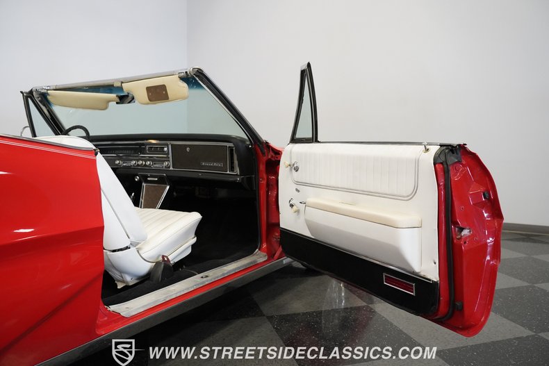 Pontiac-Grand-prix-1967-Red-White-46