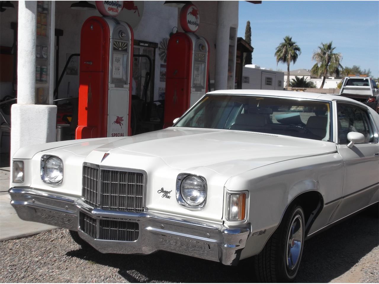 Pontiac-Grand-prix-1972-Pearlish-white-White-1