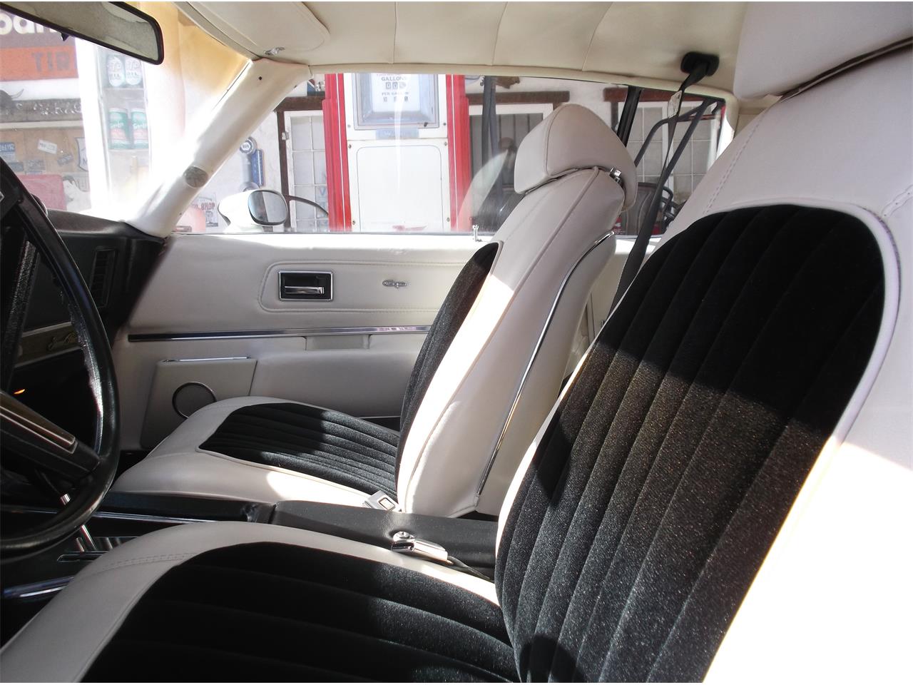 Pontiac-Grand-prix-1972-Pearlish-white-White-35