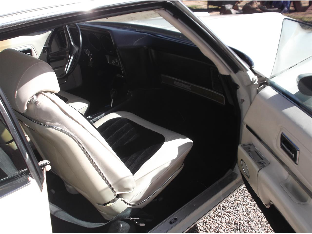 Pontiac-Grand-prix-1972-Pearlish-white-White-45