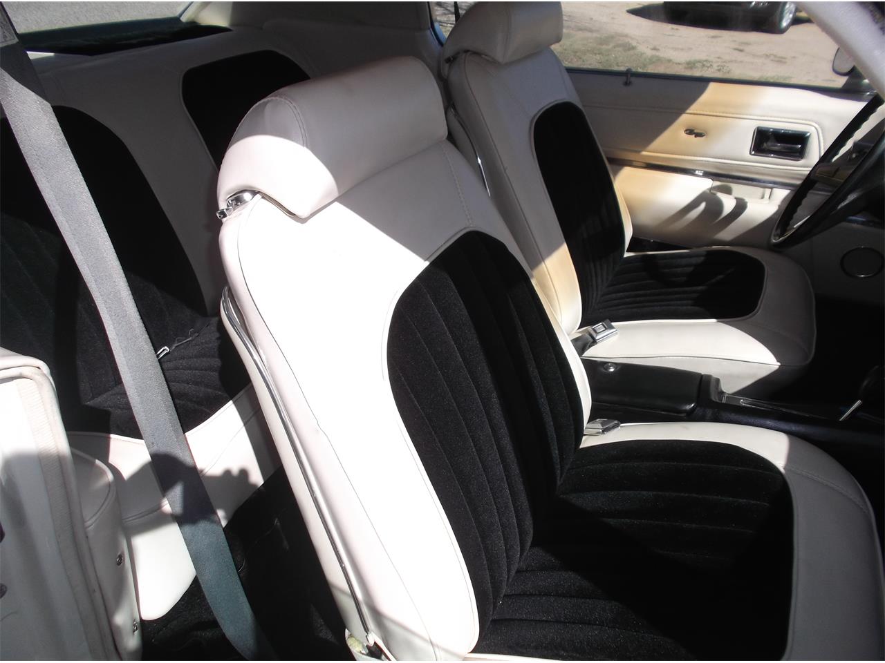 Pontiac-Grand-prix-1972-Pearlish-white-White-50