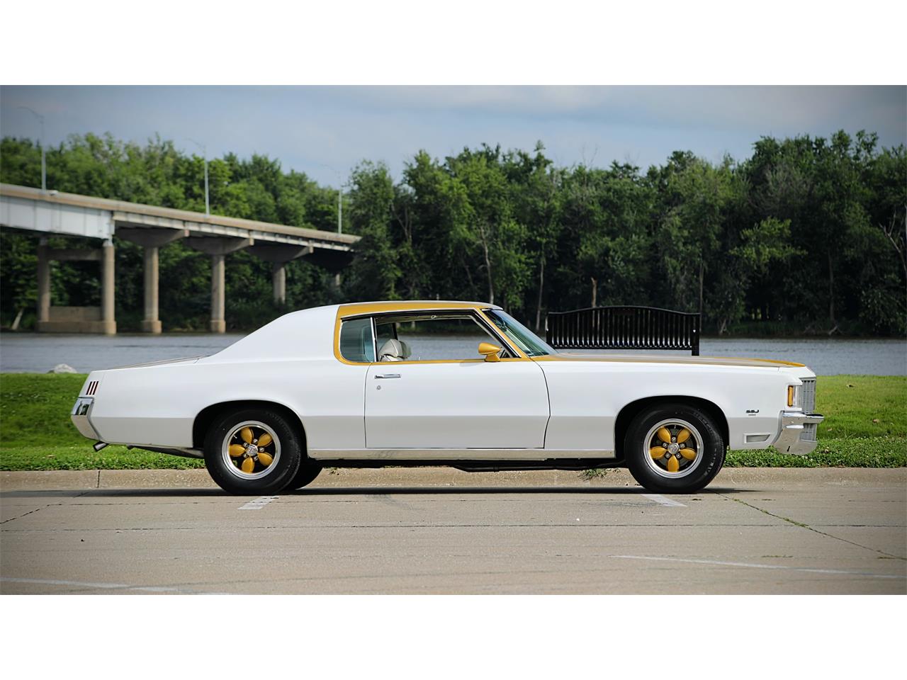 Pontiac-Grand-prix-1972-white-white-11