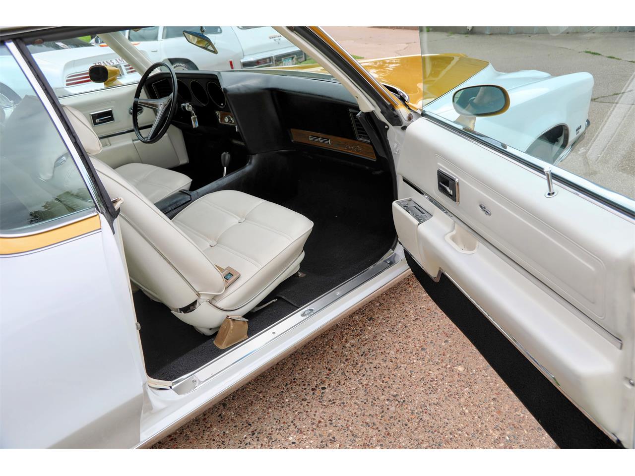 Pontiac-Grand-prix-1972-white-white-19