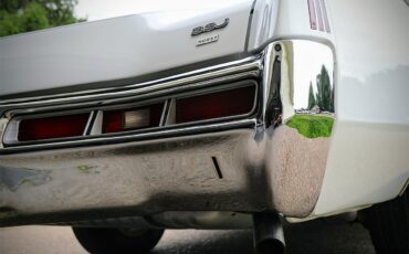 Pontiac-Grand-prix-1972-white-white-23