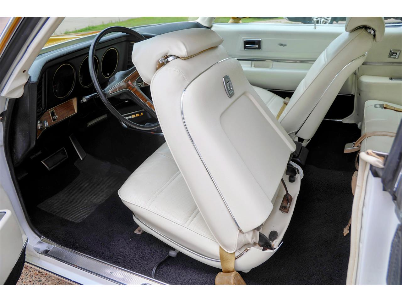 Pontiac-Grand-prix-1972-white-white-35