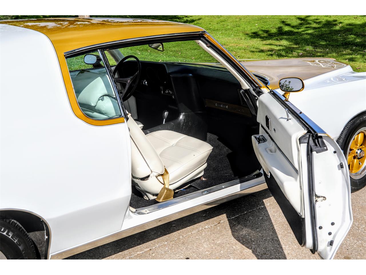 Pontiac-Grand-prix-1972-white-white-36