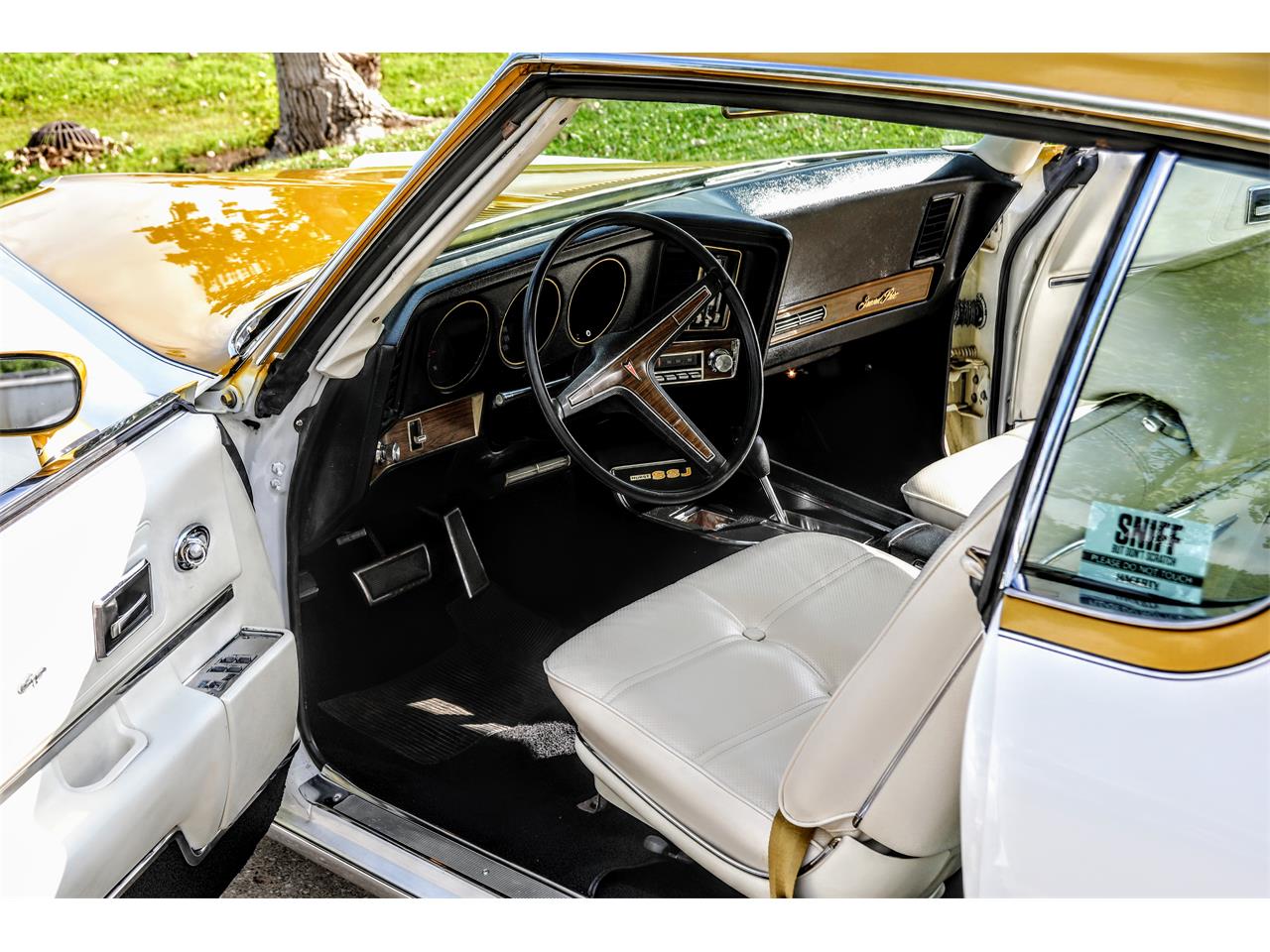 Pontiac-Grand-prix-1972-white-white-37