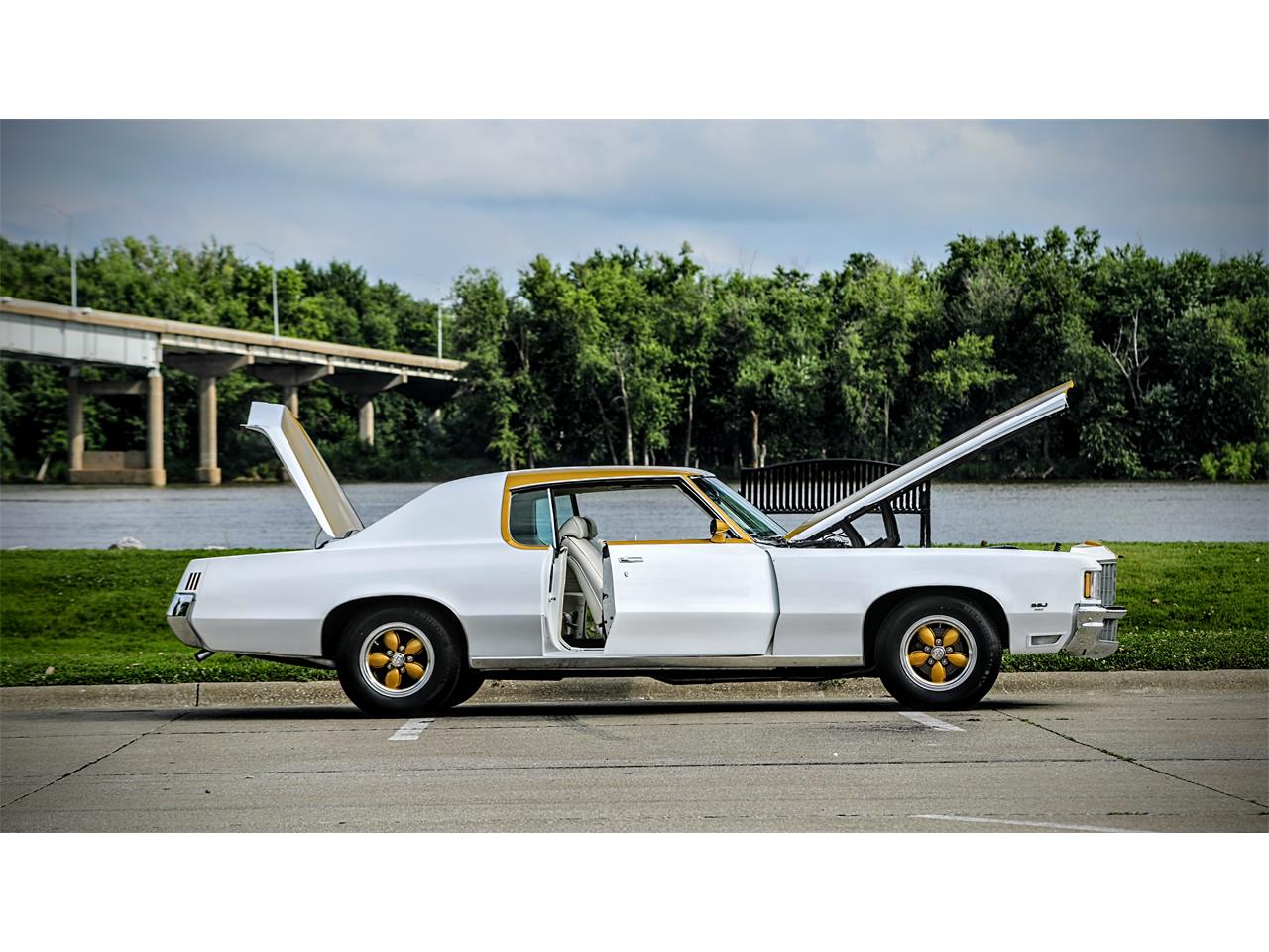 Pontiac-Grand-prix-1972-white-white-44