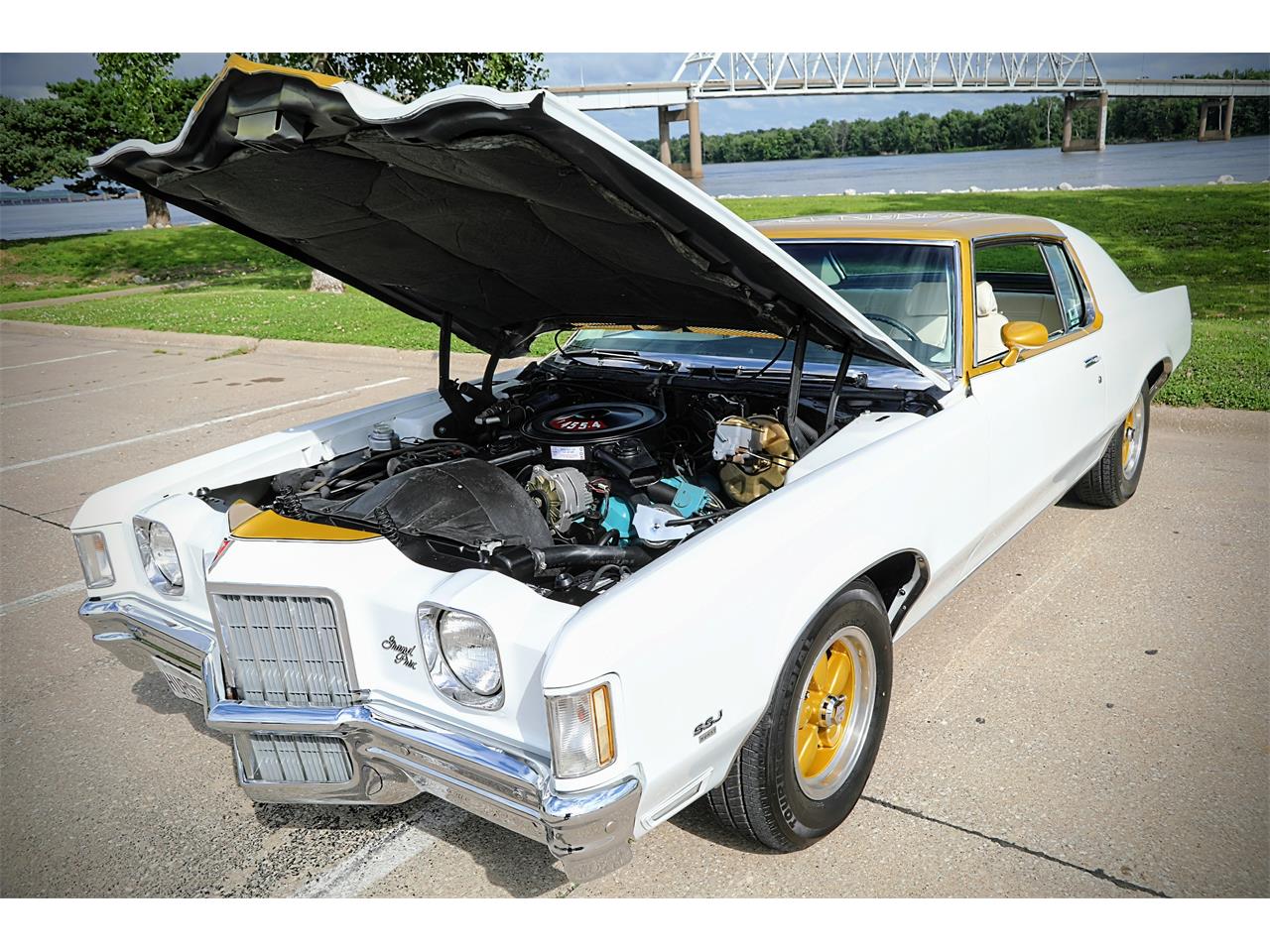 Pontiac-Grand-prix-1972-white-white-45