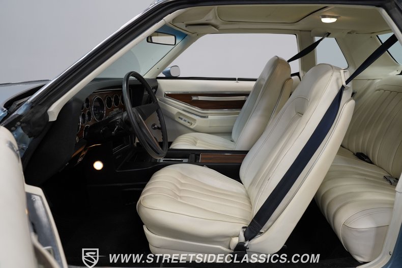 Pontiac-Grand-prix-1976-Athena-Blue-White-13