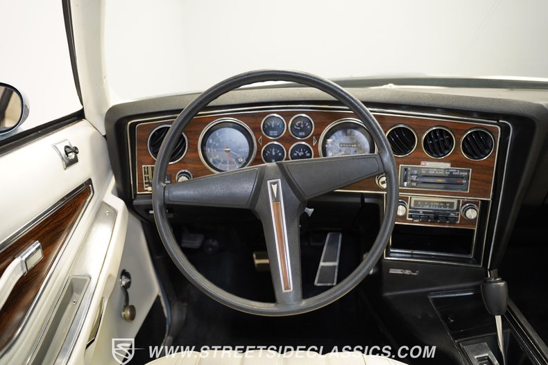 Pontiac-Grand-prix-1976-Athena-Blue-White-14