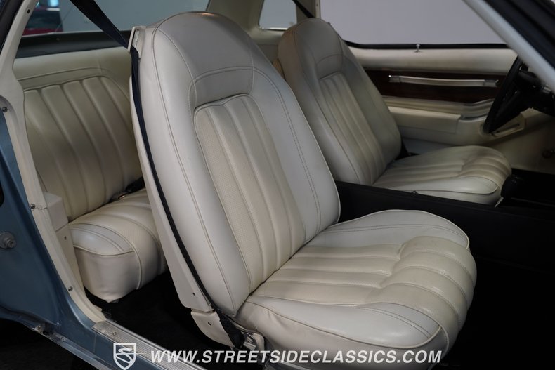 Pontiac-Grand-prix-1976-Athena-Blue-White-18