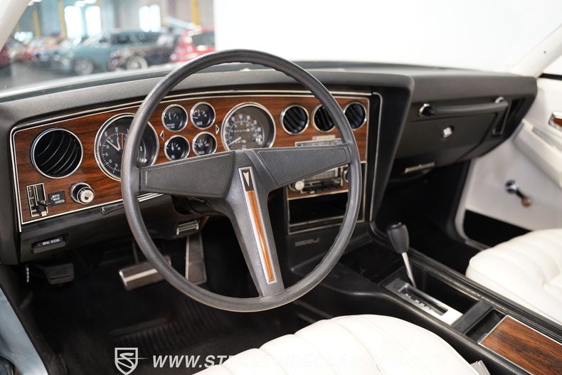 Pontiac-Grand-prix-1976-Athena-Blue-White-2