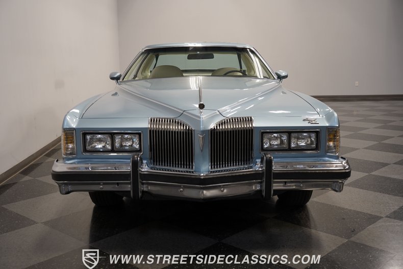 Pontiac-Grand-prix-1976-Athena-Blue-White-22