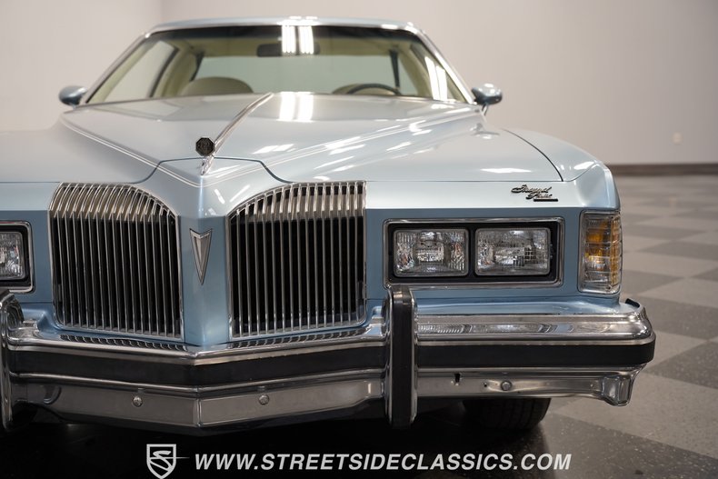 Pontiac-Grand-prix-1976-Athena-Blue-White-23